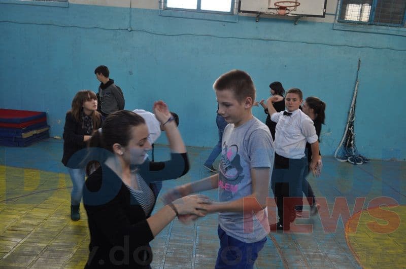 Repetitii Balul Bobocilor_Liceul Regina Maria Dorohoi_07