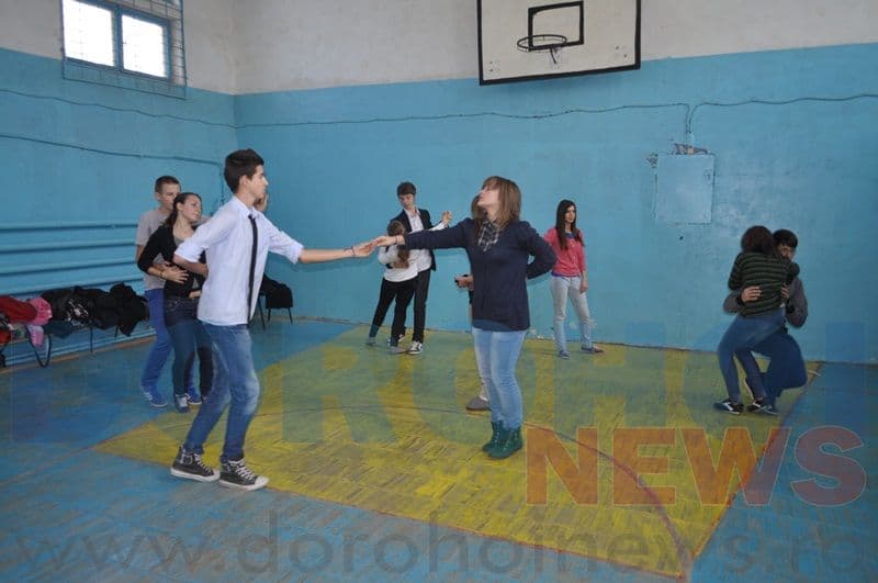 Repetitii Balul Bobocilor_Liceul Regina Maria Dorohoi_09