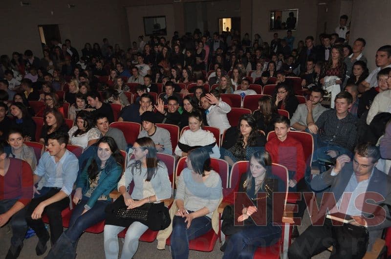 Balul Bobocilor Regina Maria 2012_01