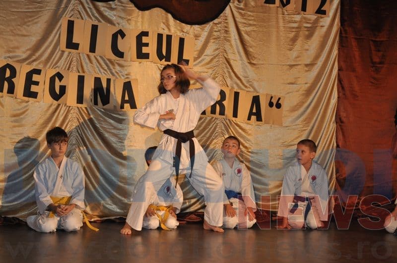 Balul Bobocilor Regina Maria 2012_42