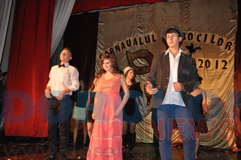 Balul Bobocilor Regina Maria 2012_63