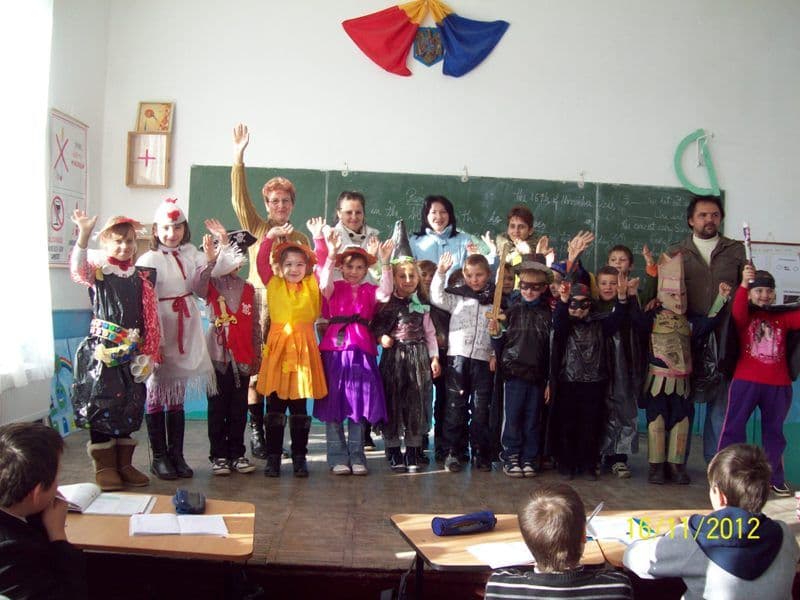 Colectăm, reciclăm, costume realizăm (2)