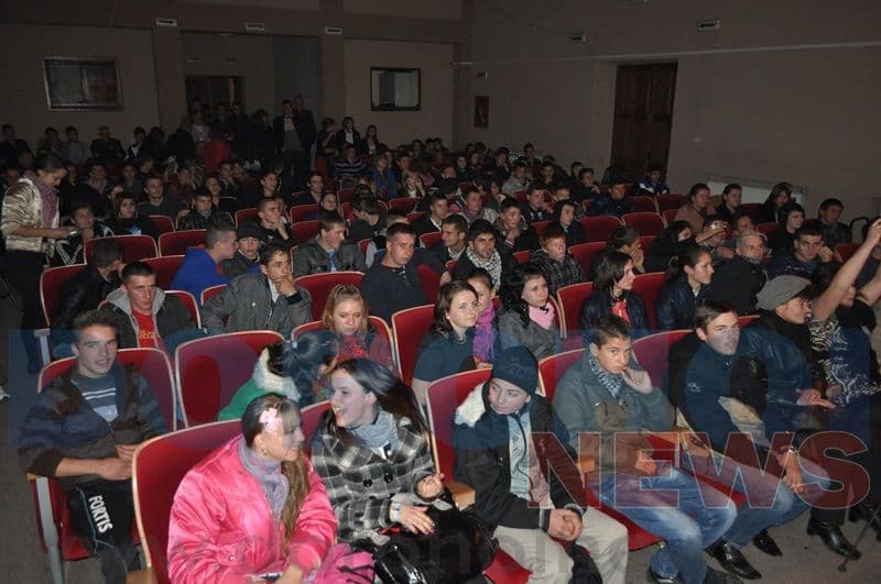 Balul Bobocilor 2012 - Liceul Tehnologic Alexandru Vlahuta Sendriceni_05