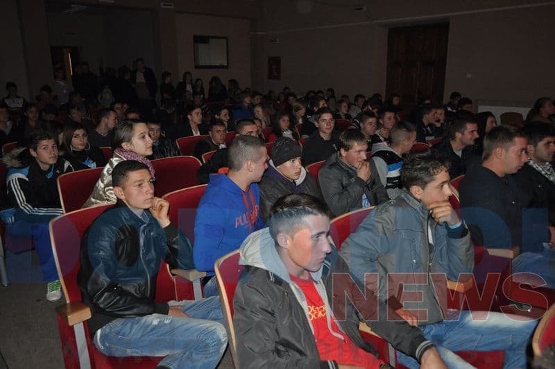 Balul Bobocilor 2012 - Liceul Tehnologic Alexandru Vlahuta Sendriceni_06