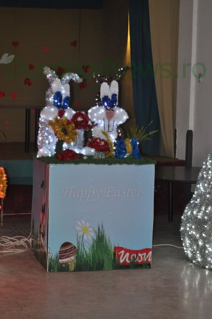 Expozitie ornamente stradale pentru sarpatorile pascale_02