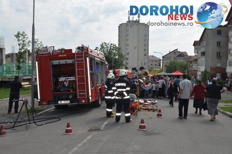 Zilele Copilului Dorohoi - Punct de informare ISU_01