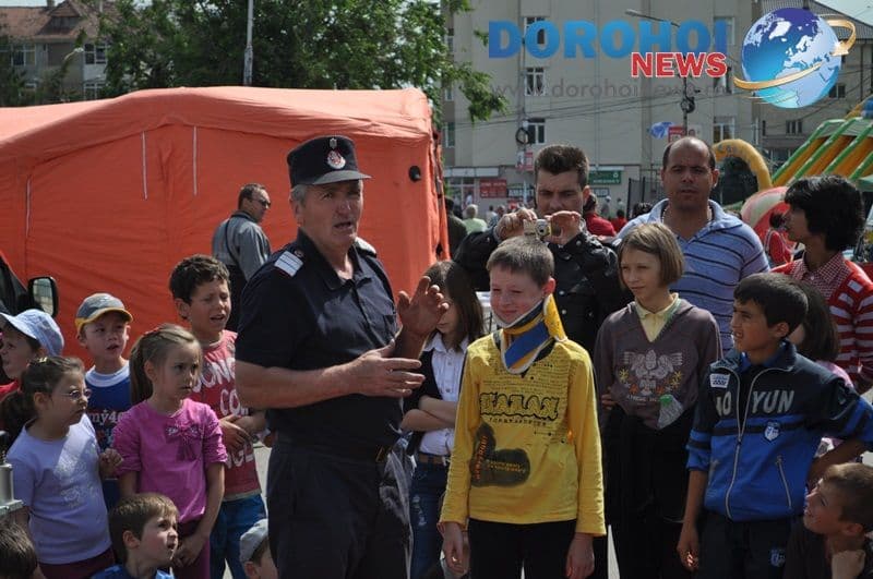 Zilele Copilului Dorohoi - Punct de informare ISU_04