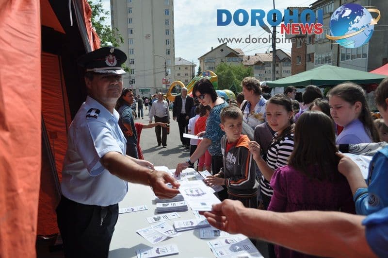 Zilele Copilului Dorohoi - Punct de informare ISU_10