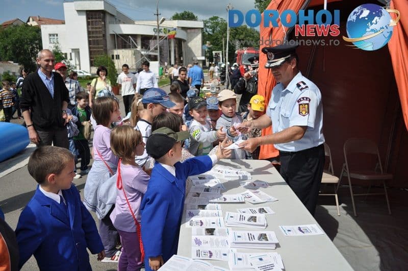 Zilele Copilului Dorohoi - Punct de informare ISU_16