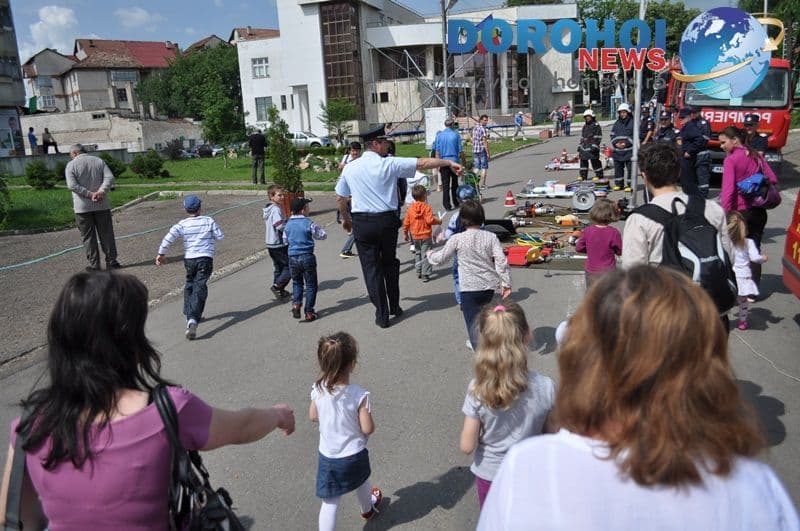 Zilele Copilului Dorohoi - Punct de informare ISU_19