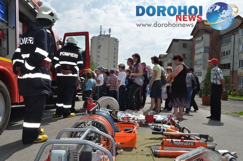 Zilele Copilului Dorohoi - Punct de informare ISU_23