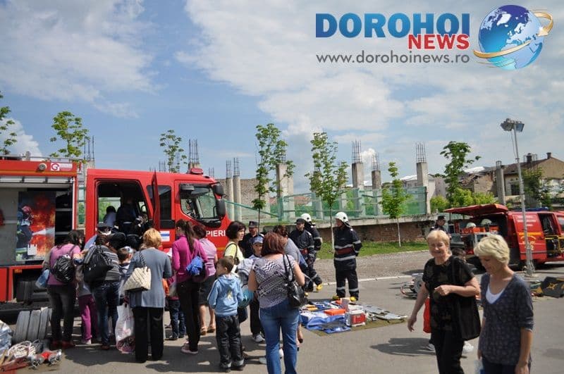 Zilele Copilului Dorohoi - Punct de informare ISU_27