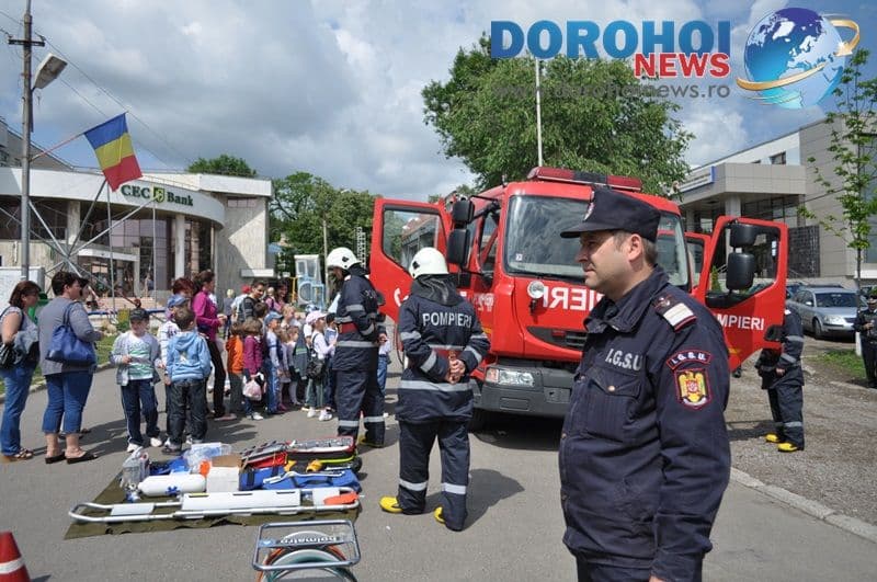 Zilele Copilului Dorohoi - Punct de informare ISU_28