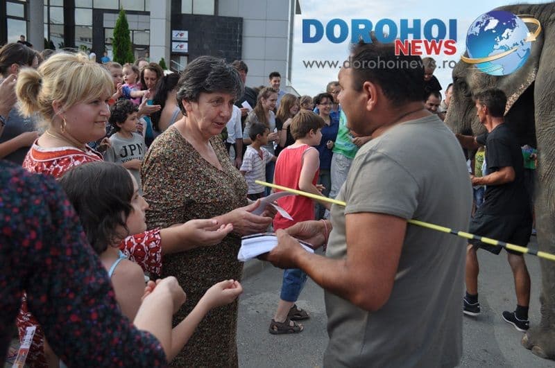 Parada cu elefanti - Circul Gartner - Dorohoi_13