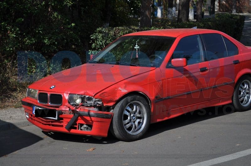Accident in fata sediului Politiei Dorohoi_01