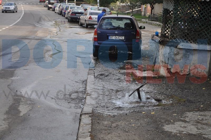 Avarie la conducata de apa pe strada Spiru Haret din Dorohoi_01