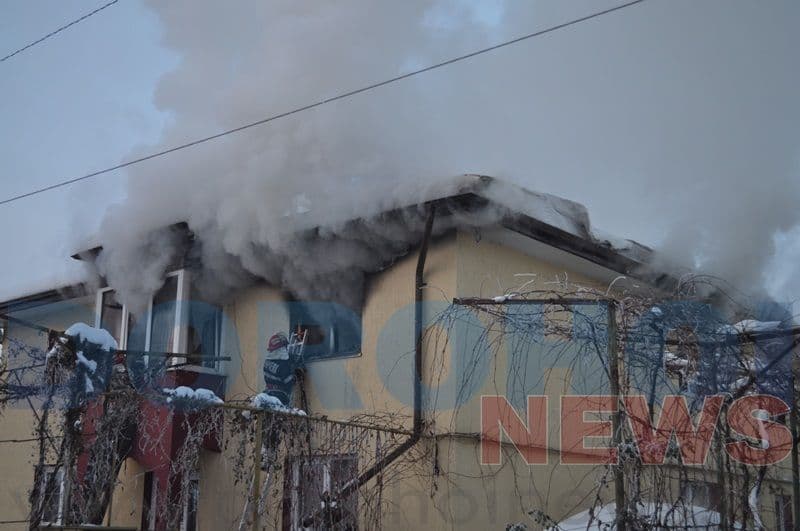 Incendiu la o casa de pe strada George Enescu din Dorohoi_03