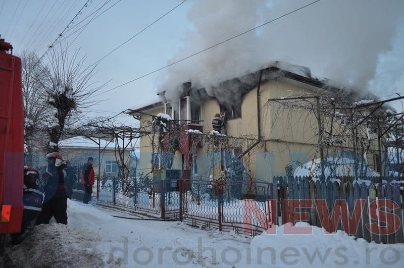 Incendiu la o casa de pe strada George Enescu din Dorohoi_04