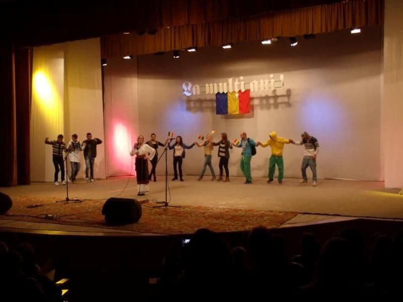 Tinerii uniti pentru copiii fara parinti (2)