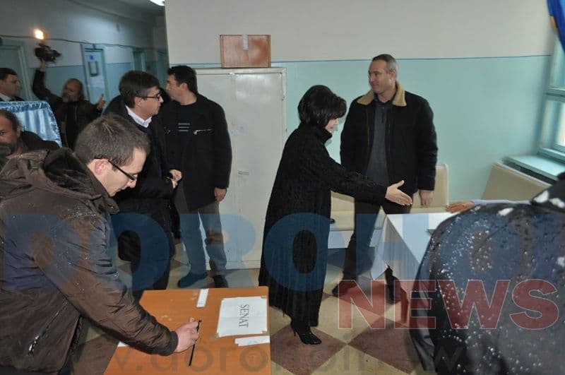 Andrei Dolineaschi si Doine Federovici la votare_02