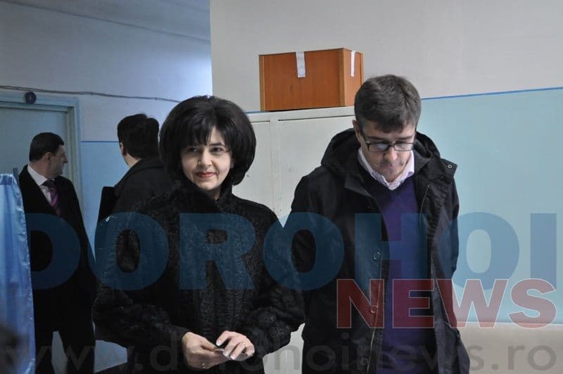 Andrei Dolineaschi si Doine Federovici la votare_04