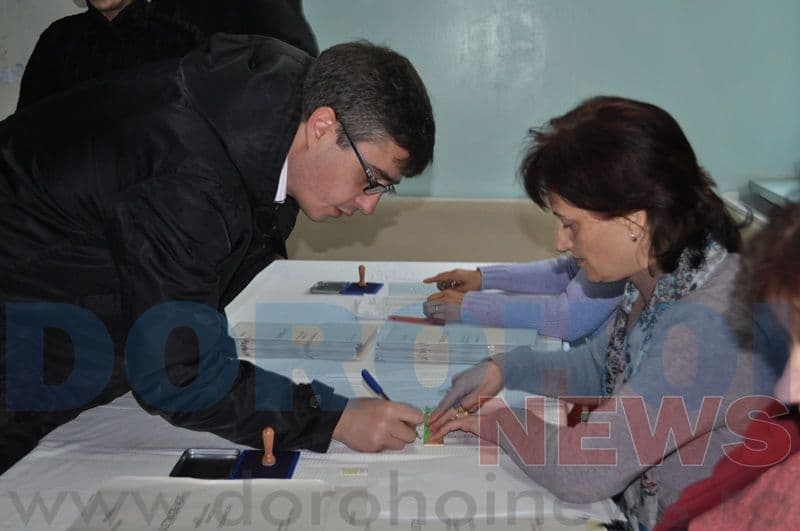 Andrei Dolineaschi si Doine Federovici la votare_06