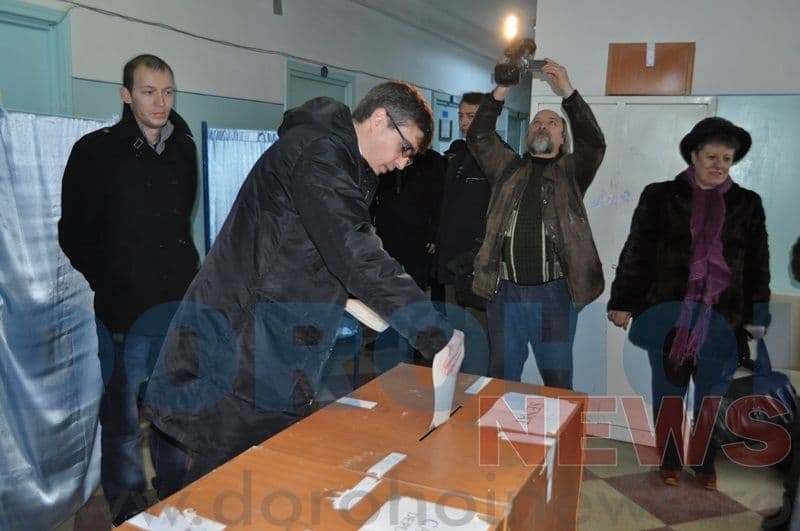 Andrei Dolineaschi si Doine Federovici la votare_07