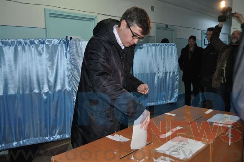 Andrei Dolineaschi si Doine Federovici la votare_08