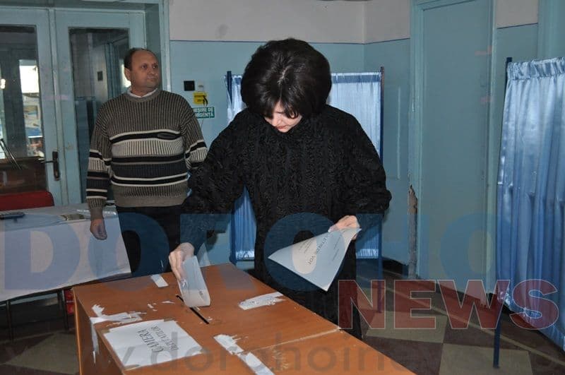 Andrei Dolineaschi si Doine Federovici la votare_11