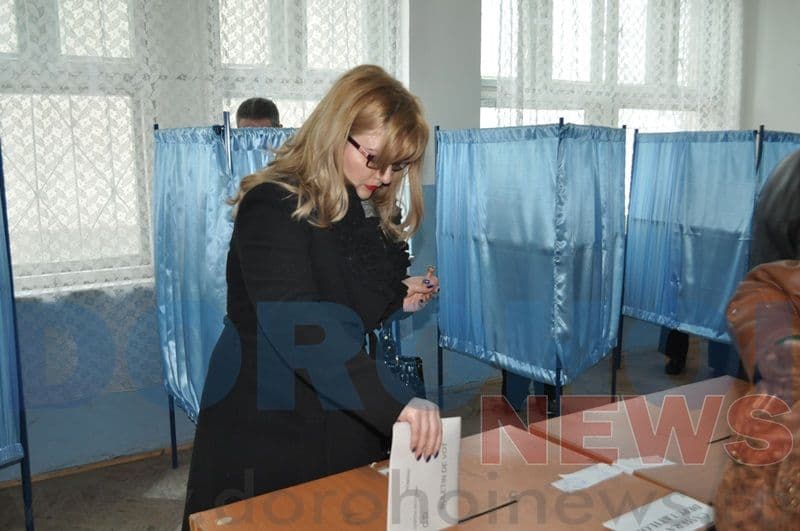 Manuel Popa si Bogdan Vascu la votare_04