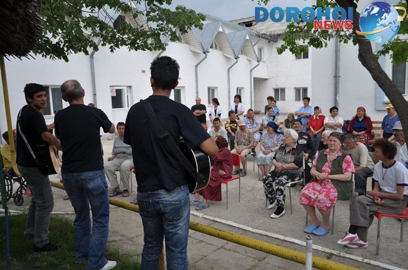 Minirecital Trupa Arhaic - Centrul de Ingrijire si Asistenta Dorohoi_07
