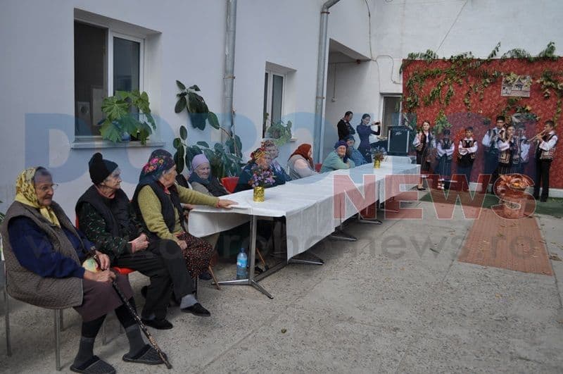 Ziua Varstinicilor sarbatorita la Caminul de batrani Dorohoi_01