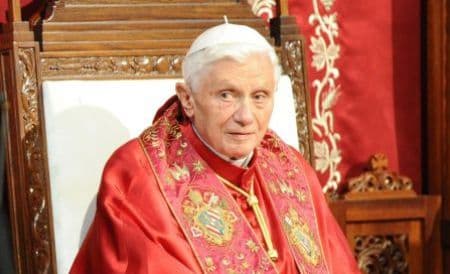Protest inedit a unui român la liturghia de Anul Nou a Suveranului Pontif. „Puneţi capăt terorismului”