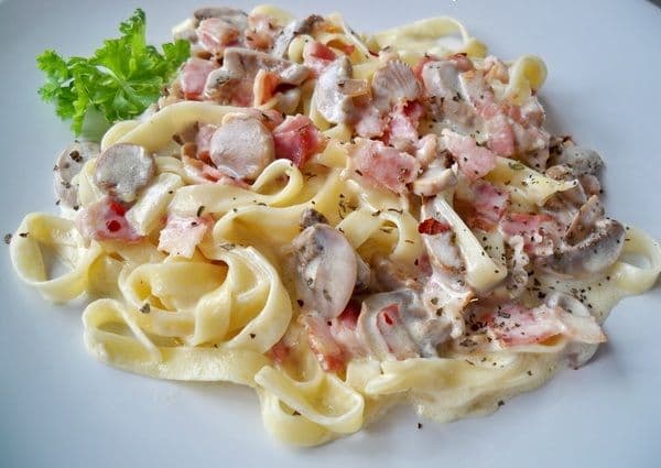 Tagliatelle cu ciuperci și smântână
