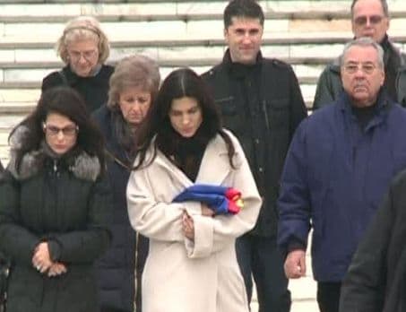 Vezi ce semnificaţie are mesajul văduvei lui Sergiu Nicolaescu și de ce a îmbrăcat paltonul alb