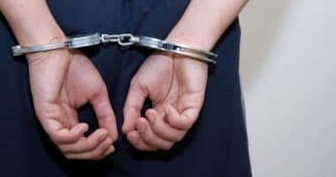 Doi tineri din Botoşani prinşi la furat de geamuri termopan