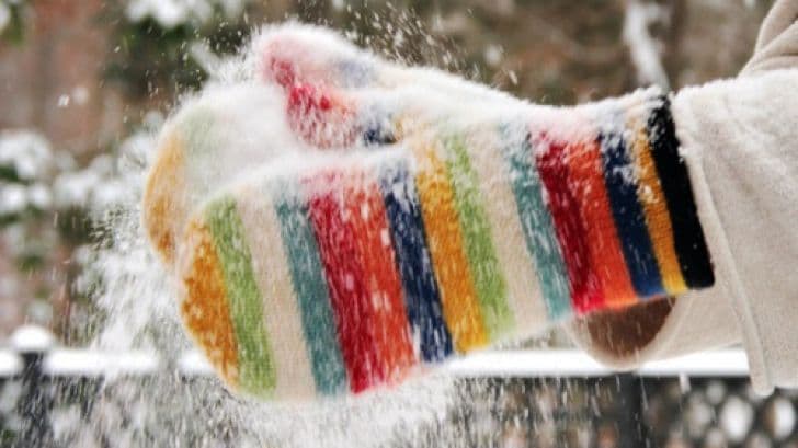Începutul săptămânii vine cu vreme geroasă şi ninsori