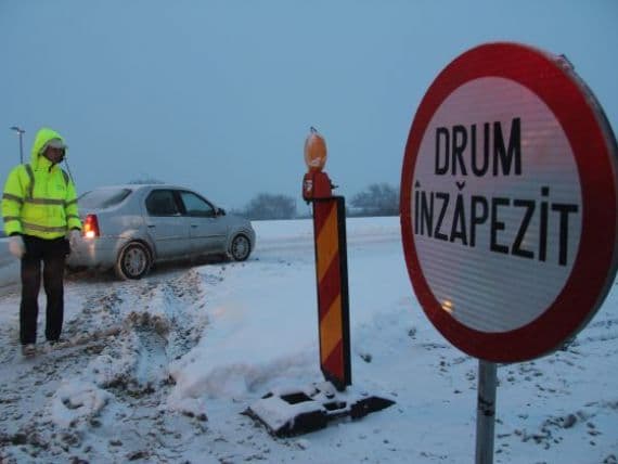 Drumuri închise temporar pentru deszăpezire astăzi dimineață în județul Botoșani