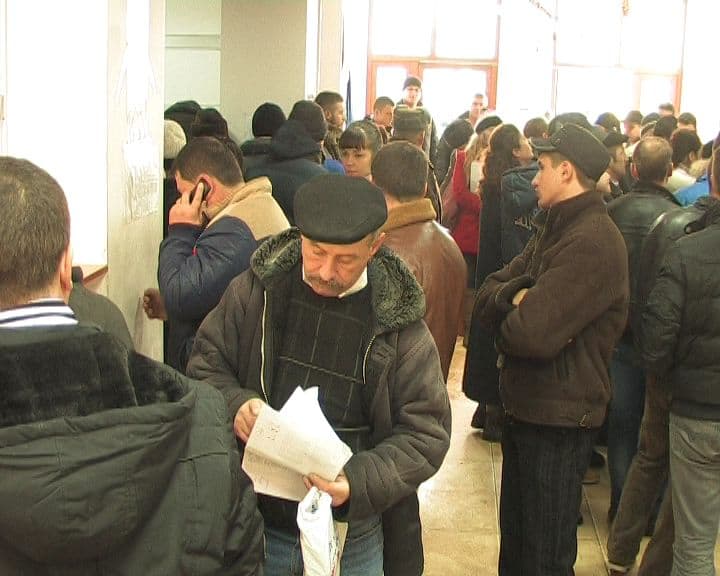 Fișa medicală creează haos la gheșeile de eliberări permise din Botoșani