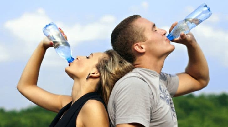 Scapi de kilograme şi de celulită: Rezultate spectaculoase cu dietă cu apă
