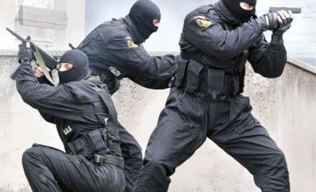  FĂRĂ PRECEDENT în România: AMENINŢARE cu BOMBĂ MILITARĂ la Piatra Neamţ. Oraşul a fost IZOLAT de poliţişti 