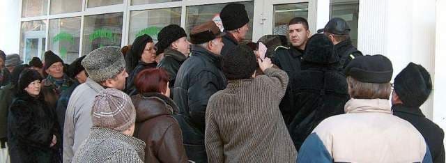 Haosul reţetei electronice. Românii ajung să stea şi trei zile până să îşi cumpere tratamentul prescris de medici