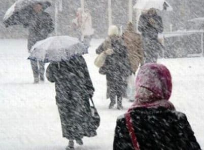 De joi, vremea se răceşte şi revin ninsorile!