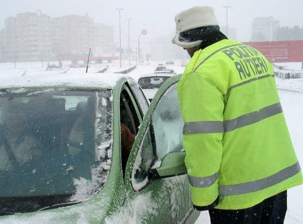 Iarna se întoarce: Poliţia a dat 600 de amenzi
