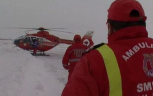 Incendiu grav produs la Șendriceni. O femeie a fost transportată cu elicopterul SMURD la spital