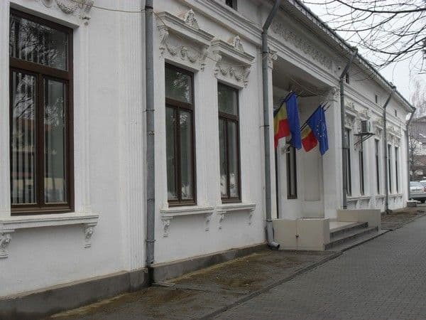 Avem nevoie de un munte de bani pentru pentru finalizarea investiţiilor din şcolile botoșănene