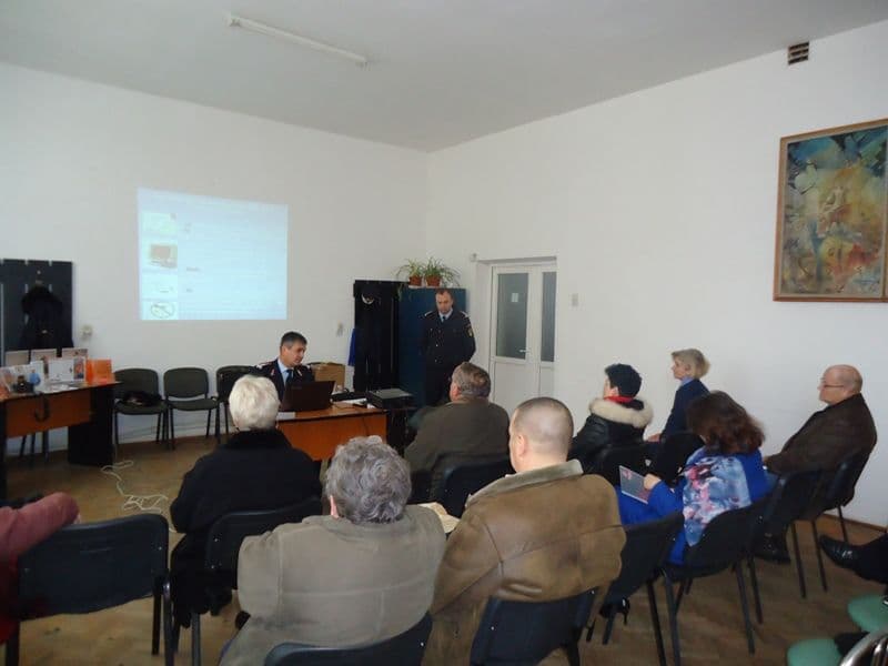 Pregătiţi de pompieri pentru a preveni incendiile din locuinţe