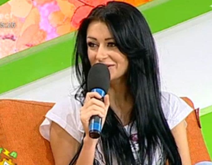 Denisa de la Bambi pare să aibă serioase probleme în căsnicie. Şi-ar fi prins soţul în pat cu amanta!