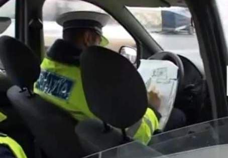 Fără permis de conducere și  băut s-a urcat la volan și a provocat un accident