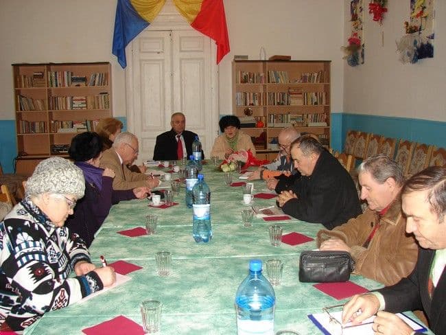 Pensionarii botoşăneni au cerut ajutorul prefectului pentru a ajunge la parlamentari